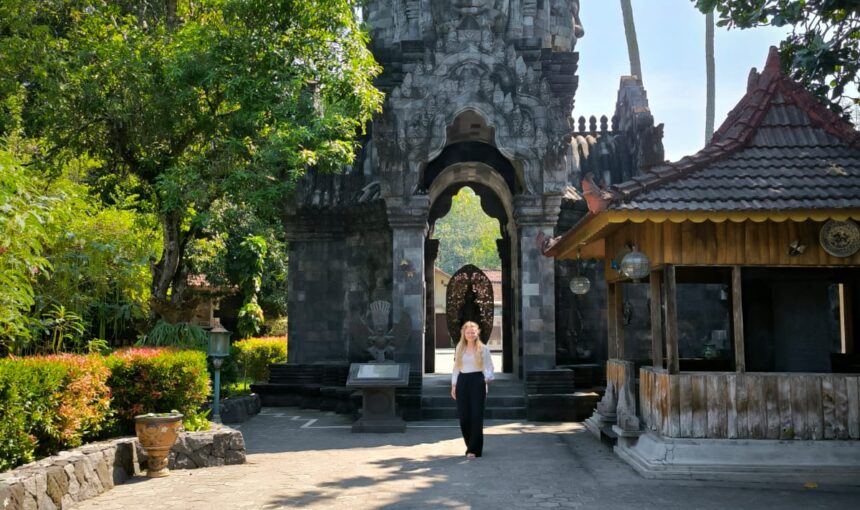 “Yogyakarta: Exploring the Wonder of Borobudur Temple and Rich Cultural Heritage”